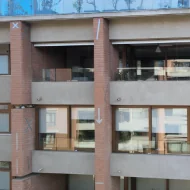 Revisión de terrazas y muros en edificio residencial
