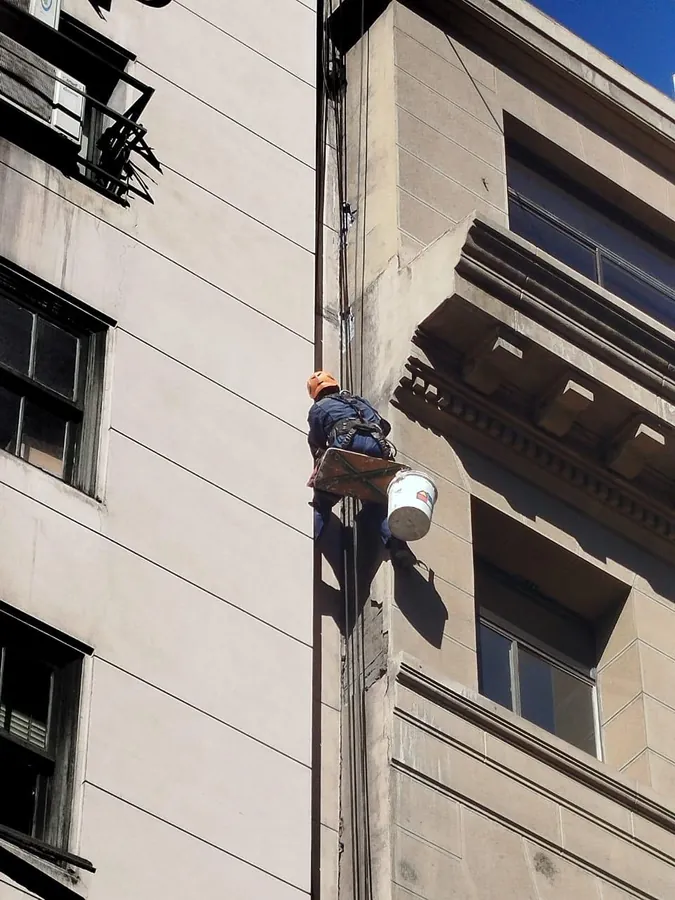 Mantenimiento en altura de estructura comercial